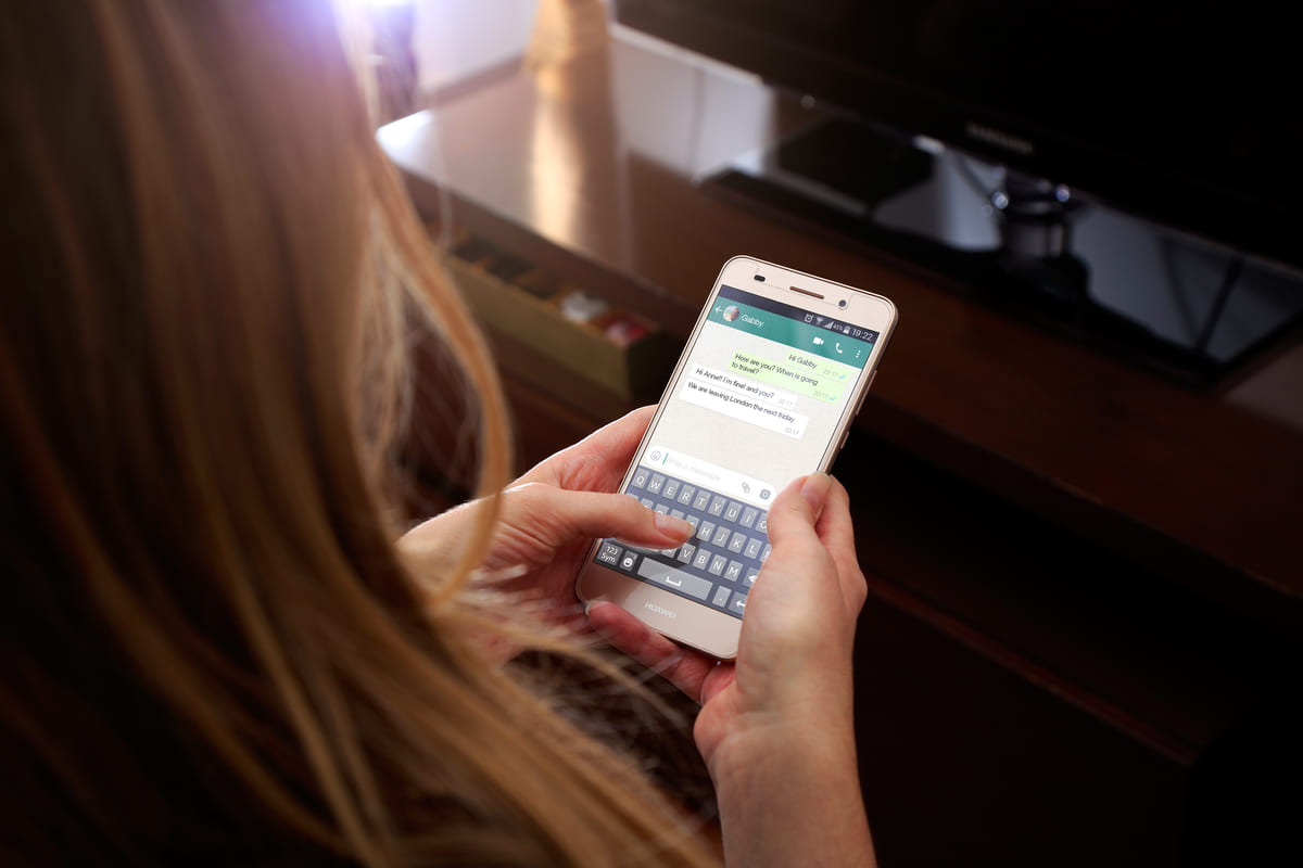¿Cómo espiar el WhatsApp de mi hija?: Una guía para padres preocupados